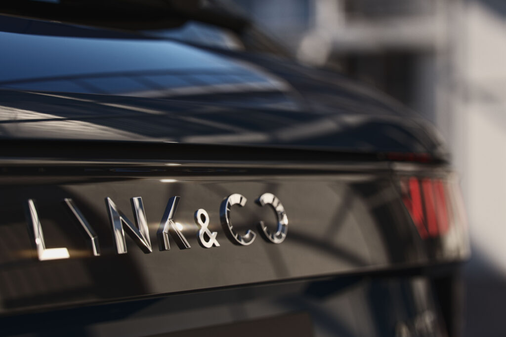 Lynk & Co detail view of logo on the car.